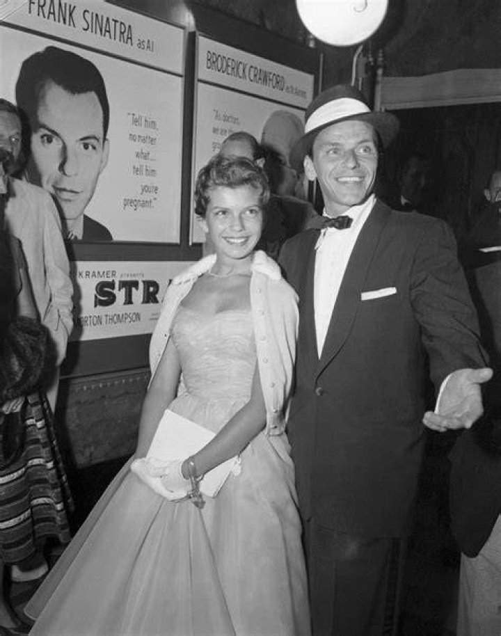 Frank Sinatra with his daughter Nancy (right) daughter Tina and his son