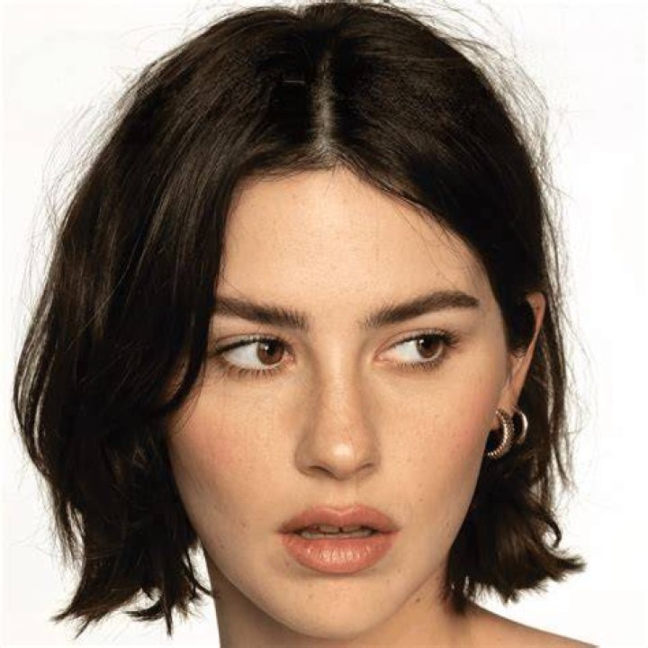 Gracie Abrams (Pop Singer) Age, Birthday, Bio, Facts, Family, Net
