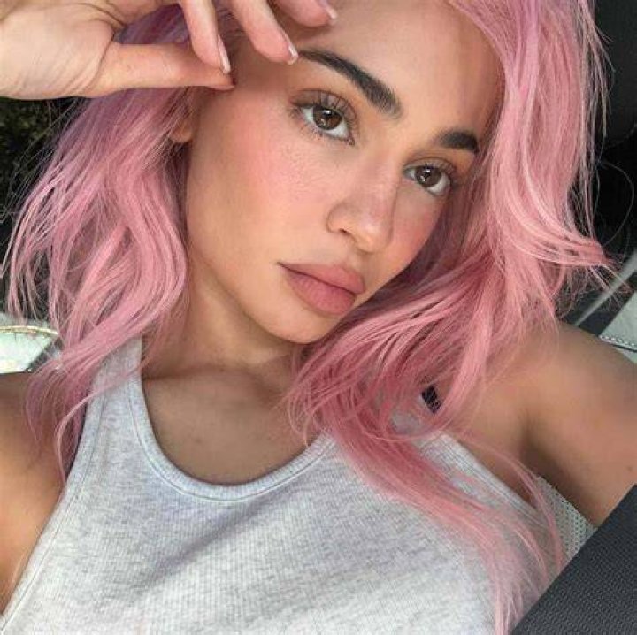 Kylie Jenner's Real Size Height, Weight & More (Beyond the Filters)